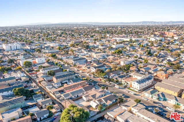 $1,150,000 | 820 West 76th Street, Los Angeles, CA 90044