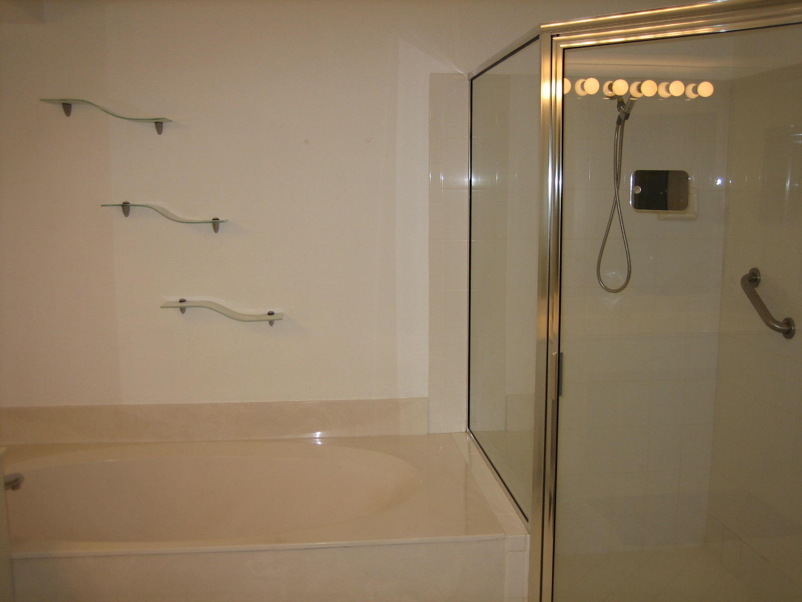 5189 Brookview Drive Boynton Beach, FL 33437 - Photo 30 of 57 Garden tub