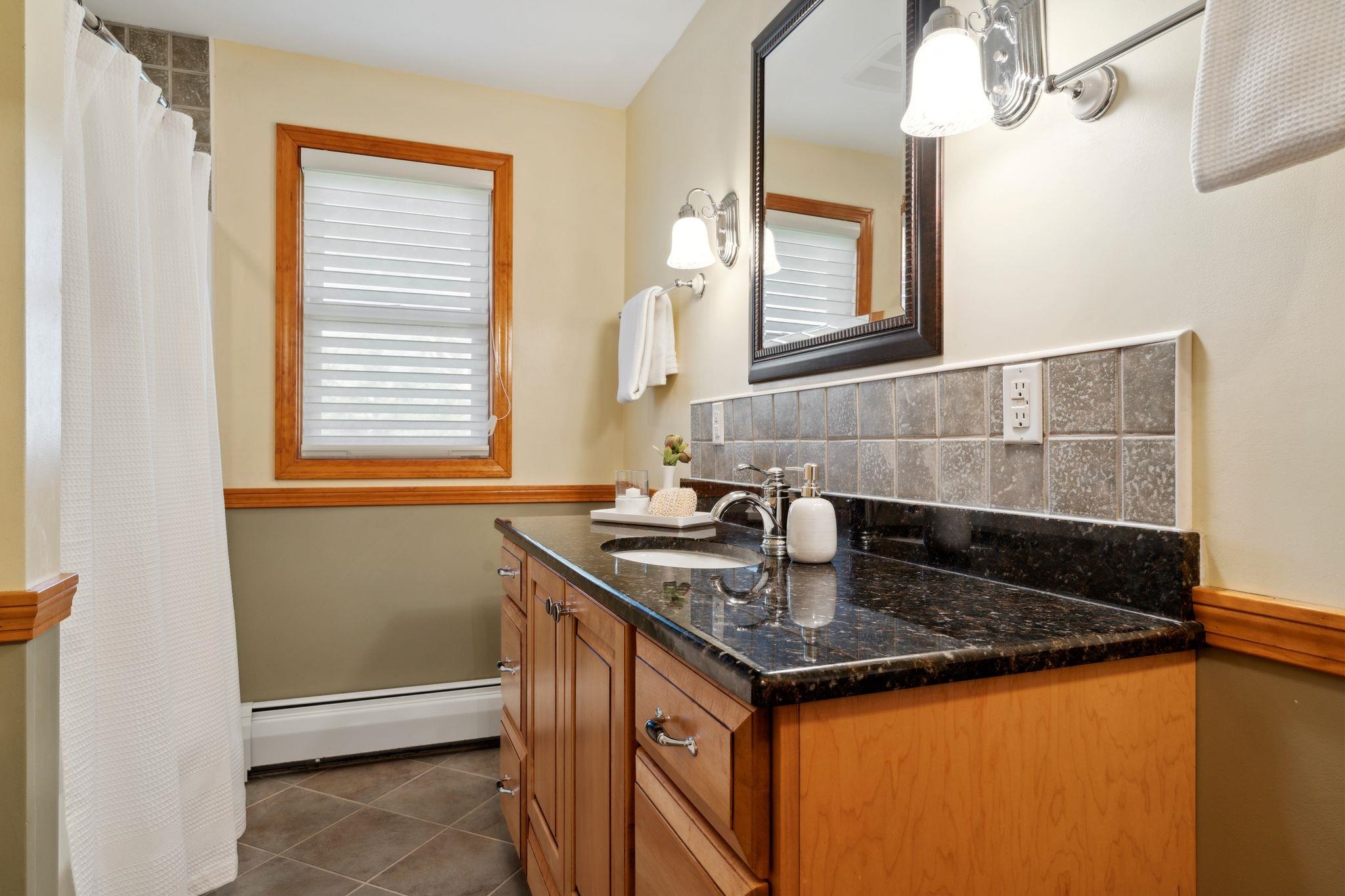 25 N Road Kensington, NH 03833 - Photo 5 of 38