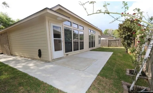 $2,395 | 11031 Anilu Drive, Richmond, TX 77406