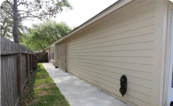 $2,395 | 11031 Anilu Drive, Richmond, TX 77406