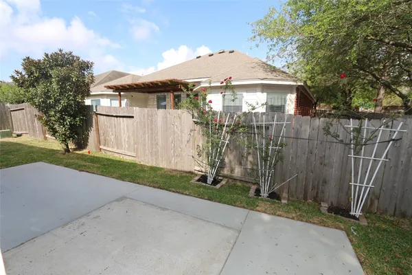 $2,395 | 11031 Anilu Drive, Richmond, TX 77406