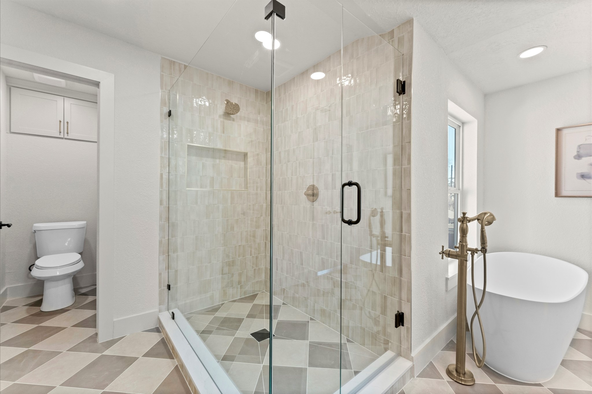 3725 Griggs Road Houston, TX 77021 - Photo 14 of 37 Huge separate walk-in shower.