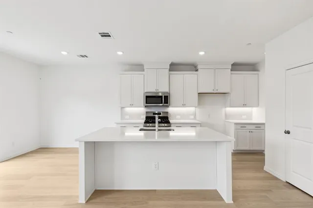 $364,990 | 3737 Pierce Lane, Grand Prairie, TX 75052