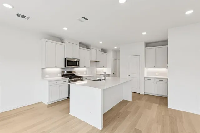 $364,990 | 3737 Pierce Lane, Grand Prairie, TX 75052