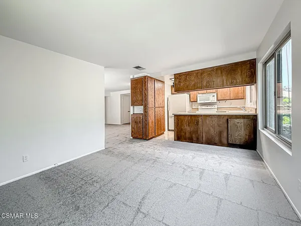 $499,900 | 224 Oak Leaf Drive, Unit 105, Thousand Oaks, CA 91360