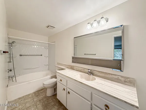 $499,900 | 224 Oak Leaf Drive, Unit 105, Thousand Oaks, CA 91360