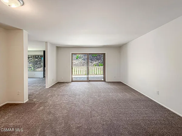 $499,900 | 224 Oak Leaf Drive, Unit 105, Thousand Oaks, CA 91360