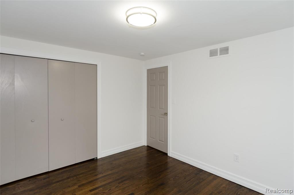 18151 Ramsgate Drive Lathrup Village, MI 48076 - Photo 35 of 47