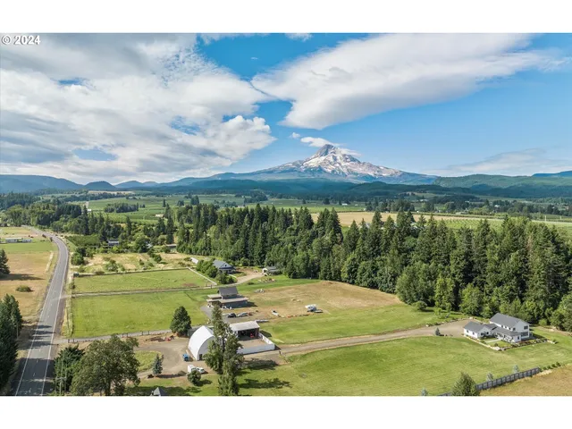 a view of a lake from a yard