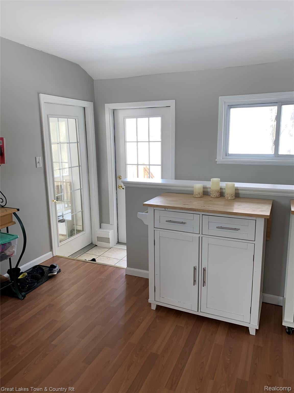 645 North Lake George Road Attica, MI 48412 - Photo 17 of 34 lg dining area.JPG
