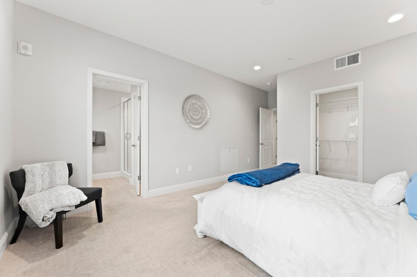 435 Montague Expressway Milpitas, CA 95035 - Photo 29 of 46 a bedroom with a bed and chair