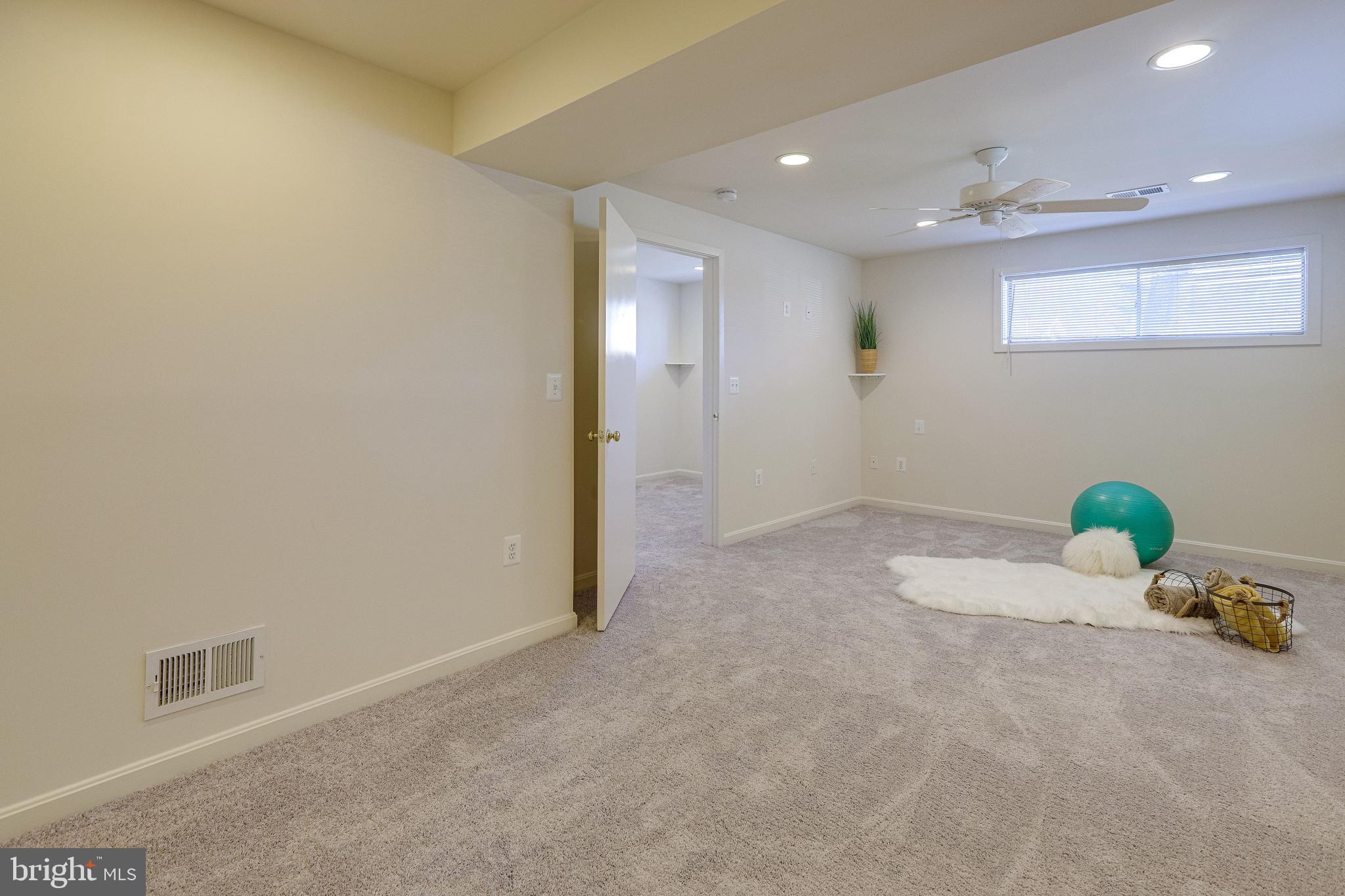 129 Claybrook Drive Silver Spring, MD 20902 - Photo 22 of 36