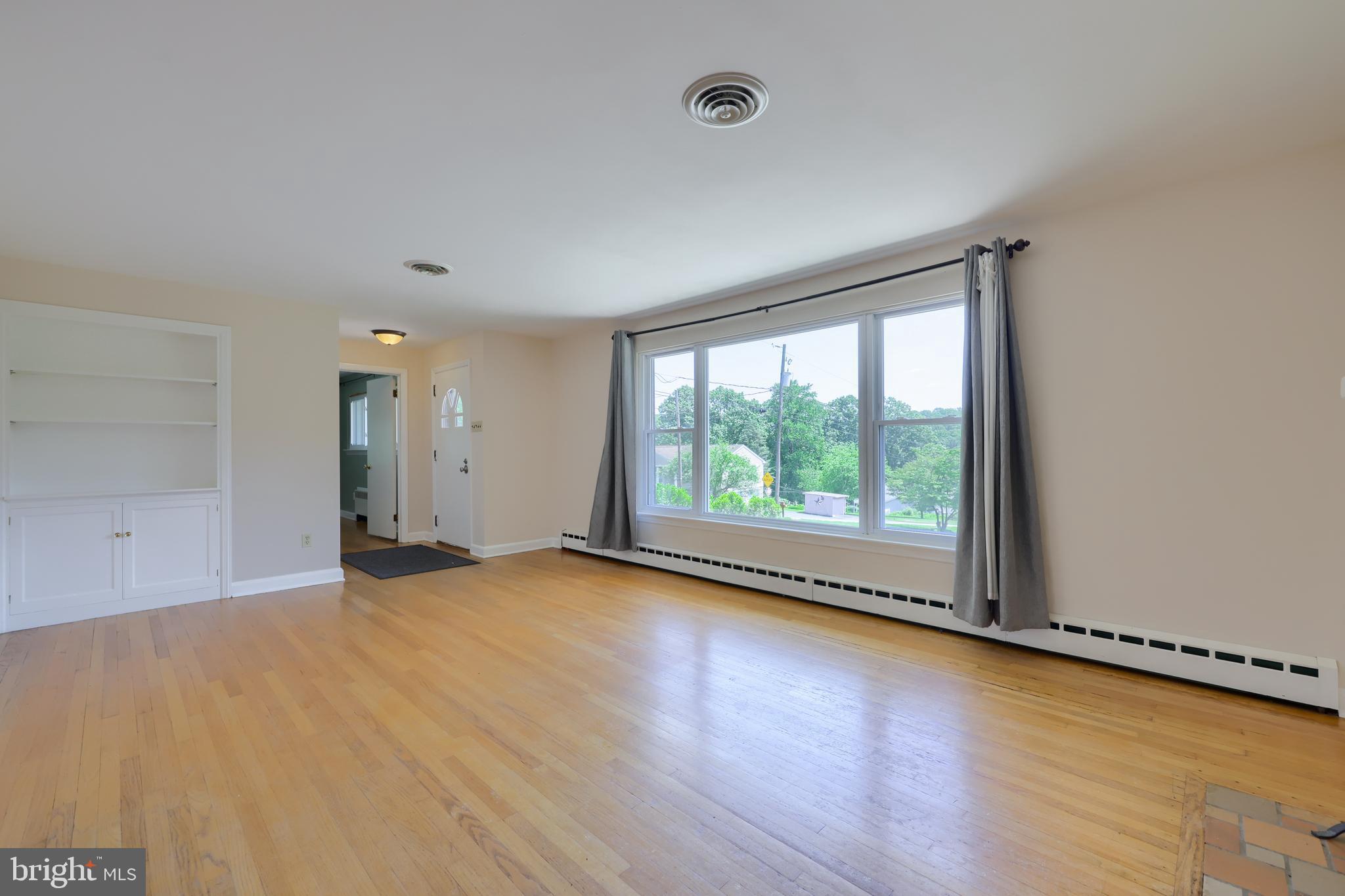 207 Scott Road York, PA 17403 - Photo 6 of 27 Gallery Image 6