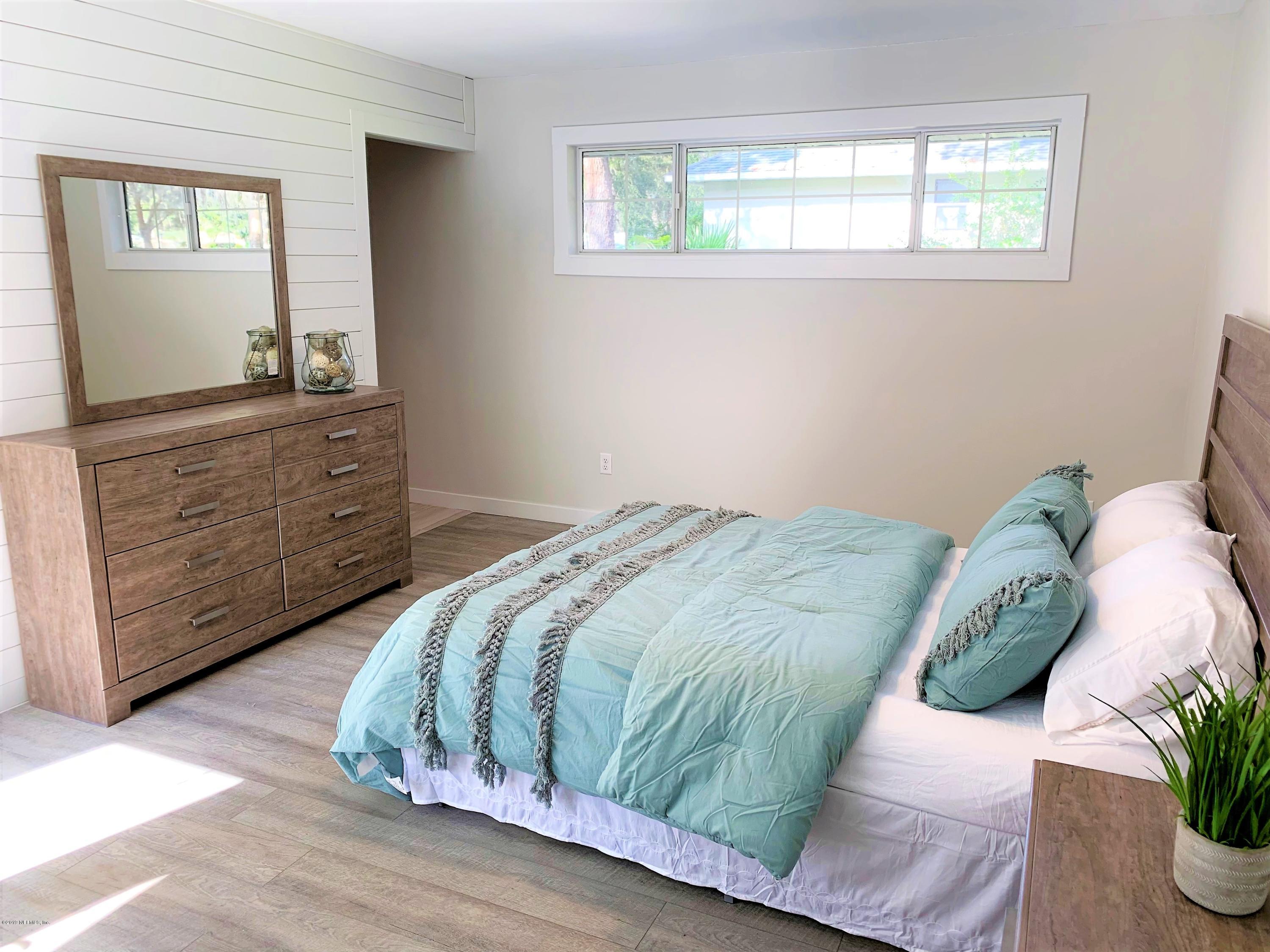 3300 Turtle Creek Road St. Augustine, FL 32086 - Photo 25 of 35 a bedroom with a bed and a window