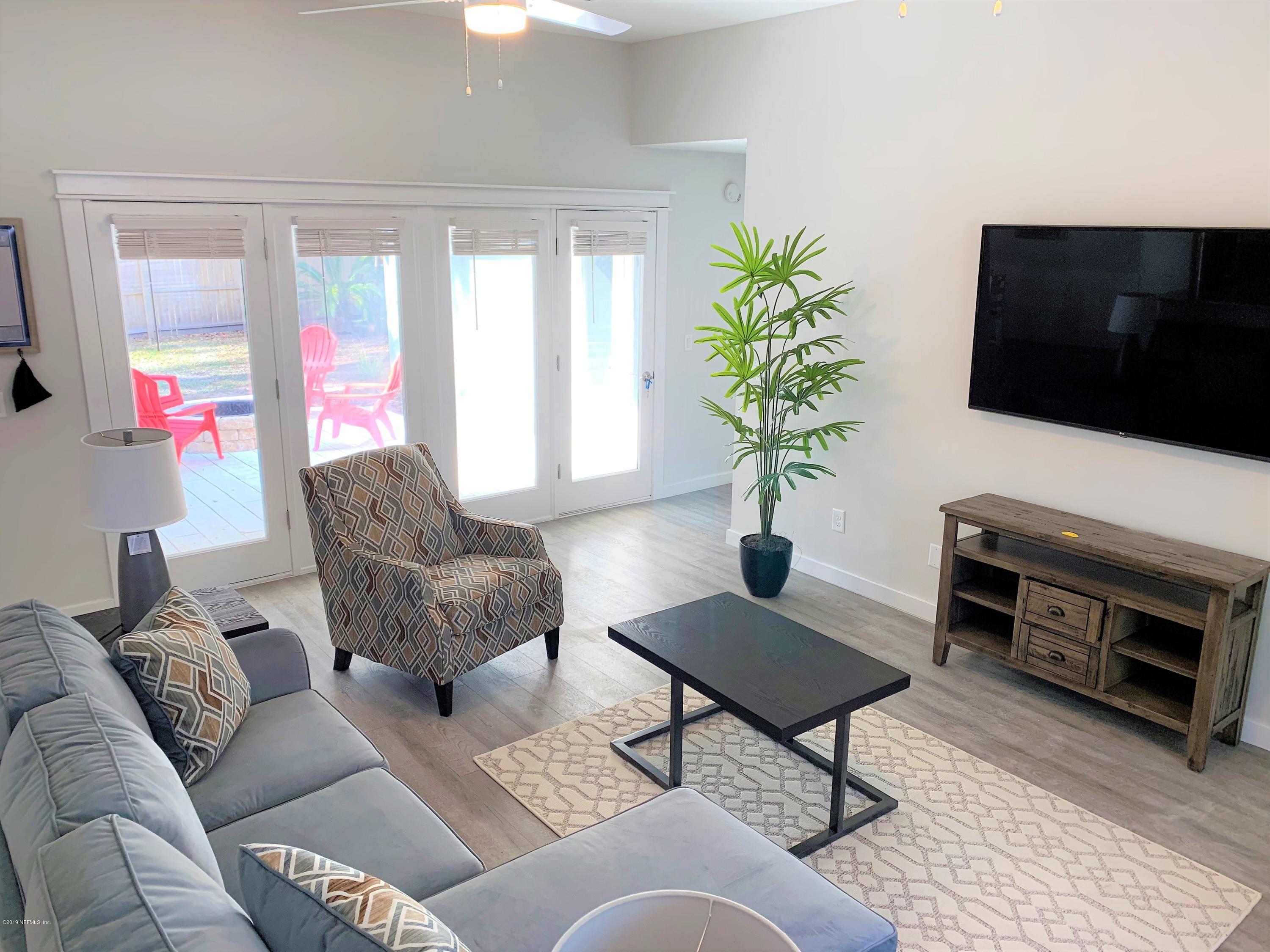 3300 Turtle Creek Road St. Augustine, FL 32086 - Photo 10 of 35 a living room with furniture a flat screen tv and a potted plant