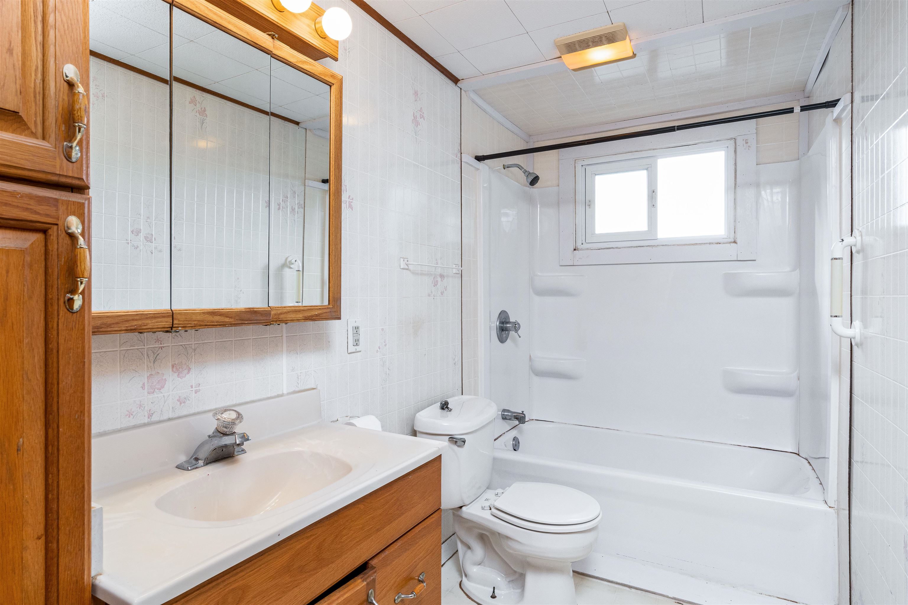 1002 South Herman Road Suttons Bay, MI 49682 - Photo 20 of 28 1905124-19.JPG