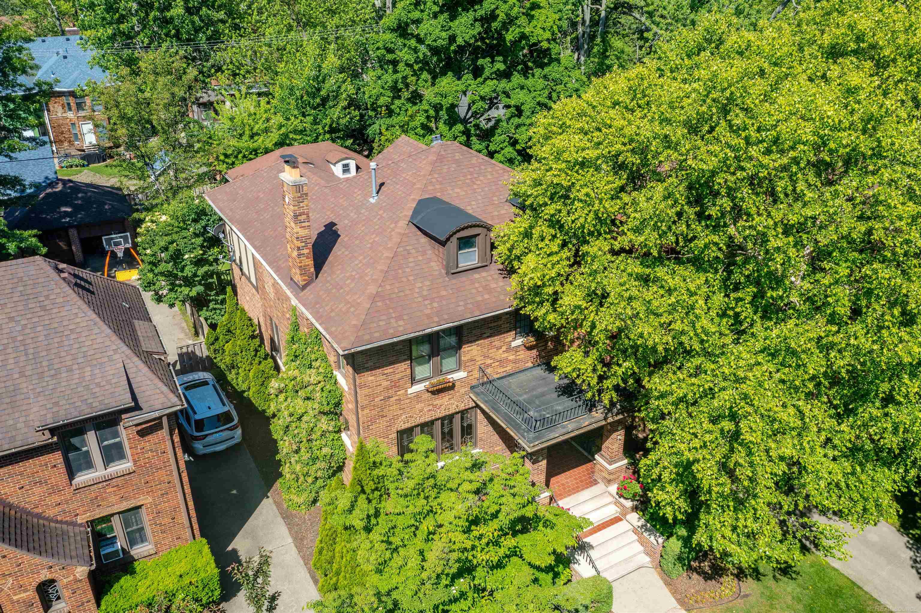 1427 Yorkshire Road Grosse Pointe, MI 48230 - Photo 55 of 68 50144126-490af085-2c87-4f5d-b674-efeca10e758a.JPG