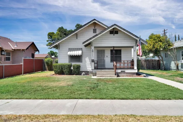 $270,000 | 440 West Ivy Street, Hanford, CA 93230