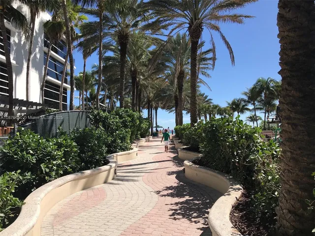 $3,500 | 100 Lincoln Road, Unit 1226, Miami Beach, FL 33139