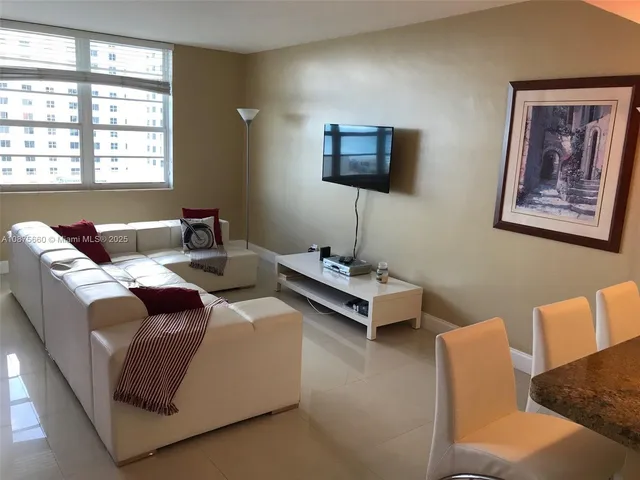 $3,500 | 100 Lincoln Road, Unit 1226, Miami Beach, FL 33139