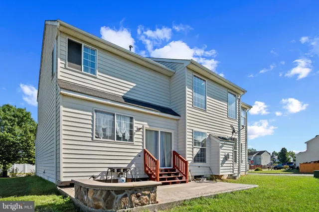 a front view of house with yard