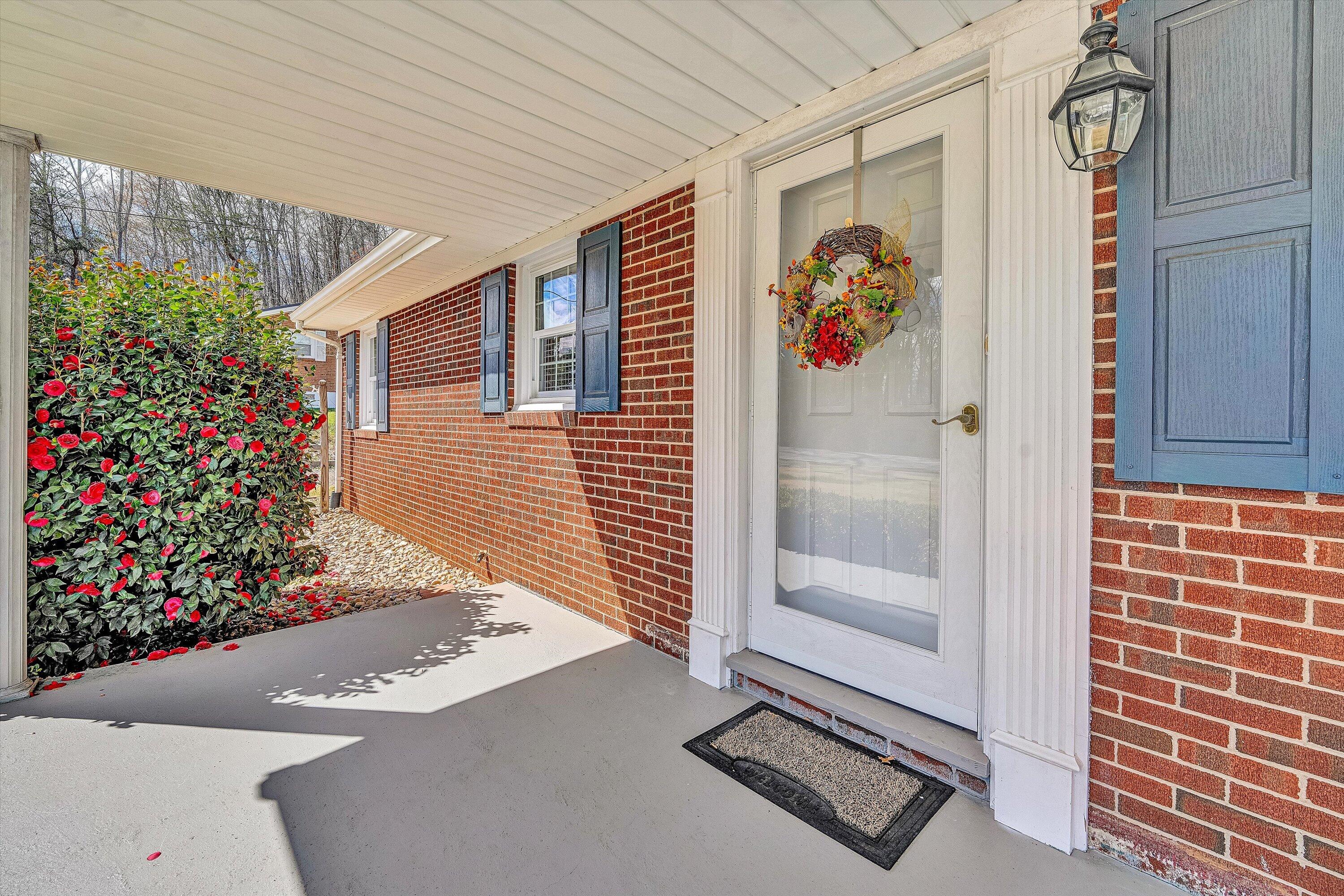 610 Murphy Road Collinsville, VA 24078 - Photo 3 of 44 03-Covered Front Porch
