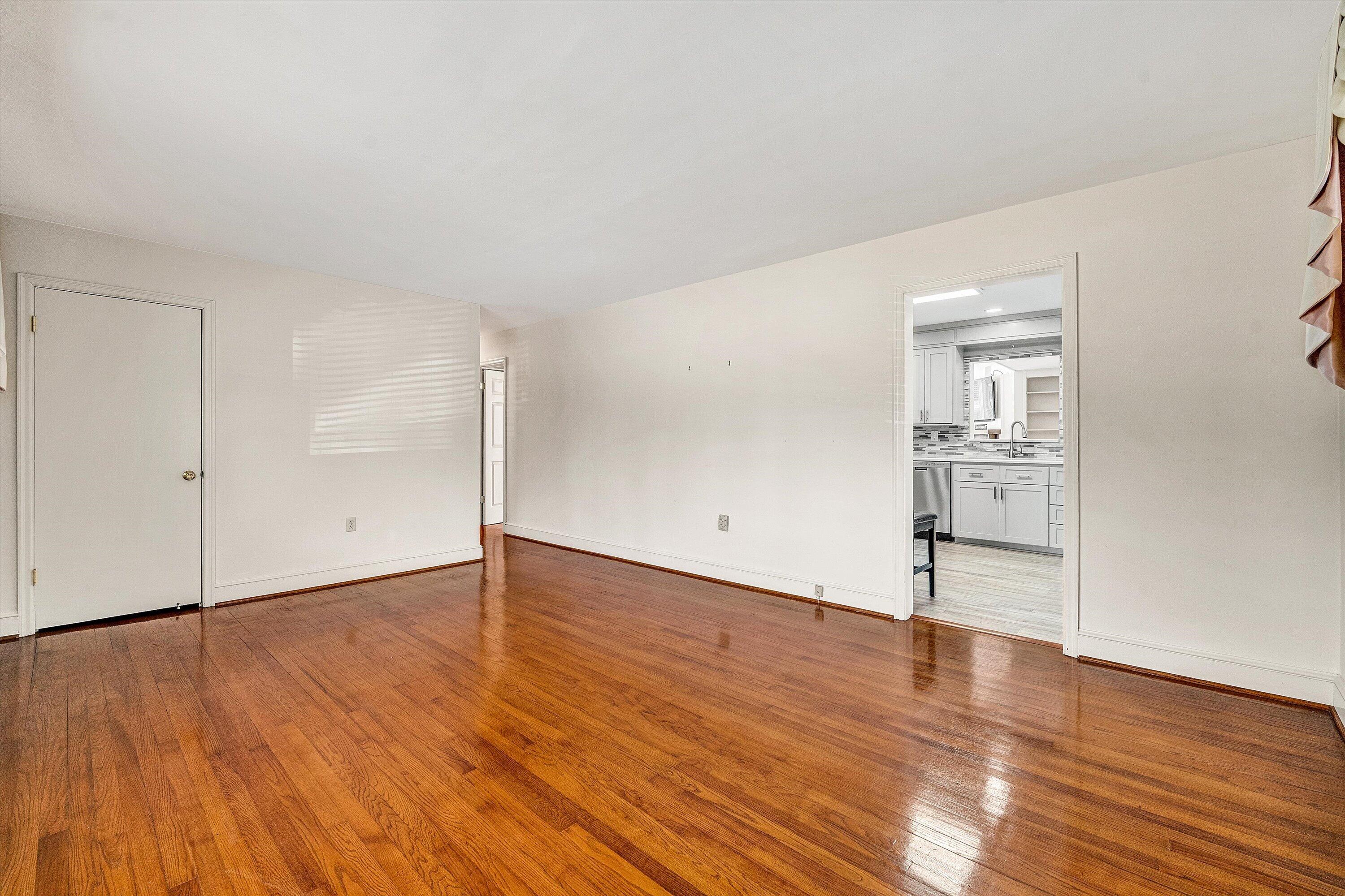 610 Murphy Road Collinsville, VA 24078 - Photo 7 of 44 07-Living Room
