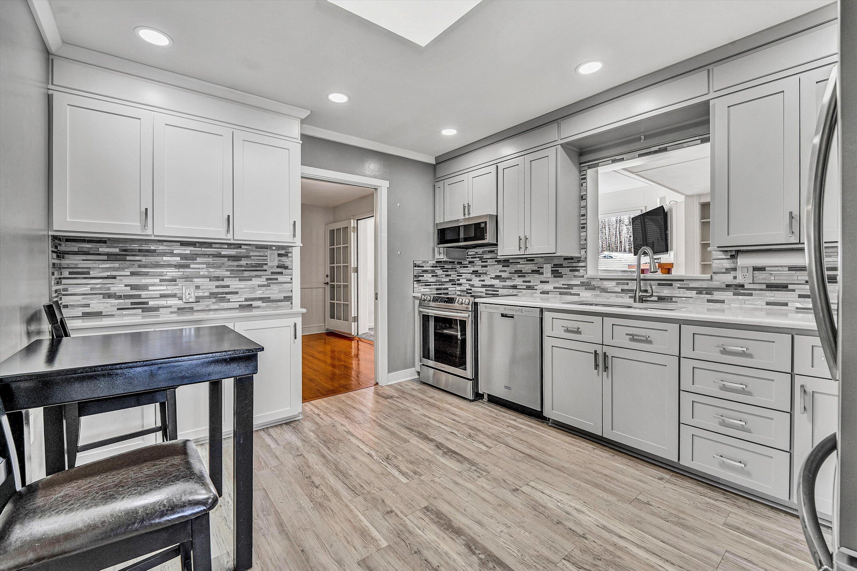 610 Murphy Road Collinsville, VA 24078 - Photo 9 of 44 09-Modern Kitchen