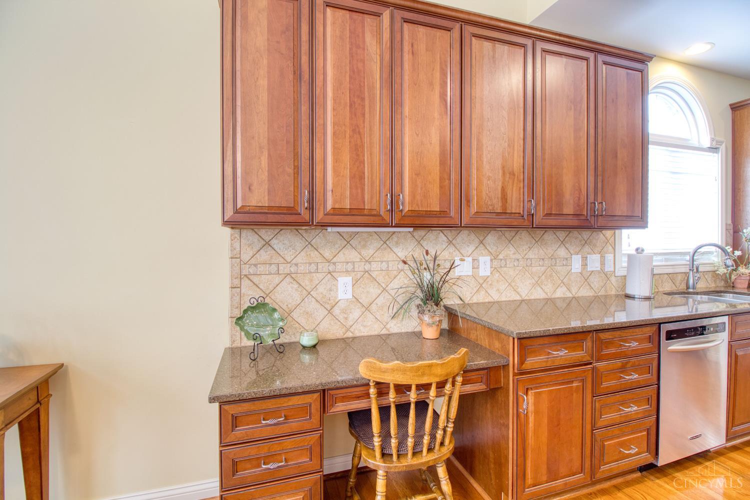 2274 Pointe Place Cincinnati, OH 45244 - Photo 12 of 71
