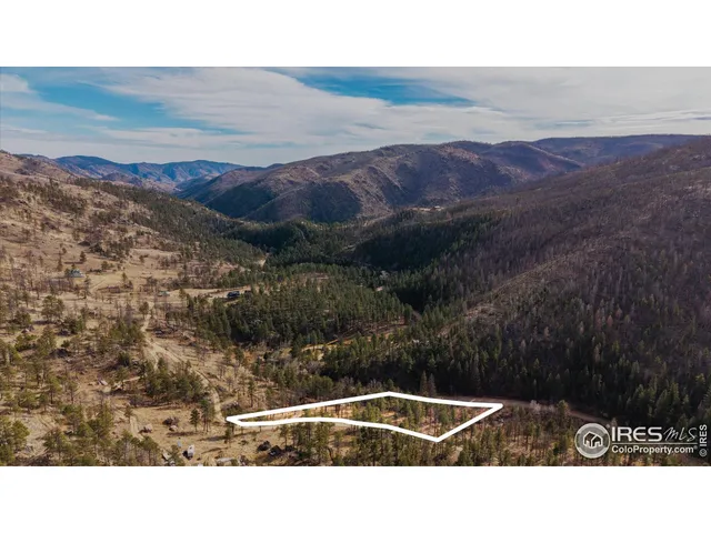 a black and white photo of a city