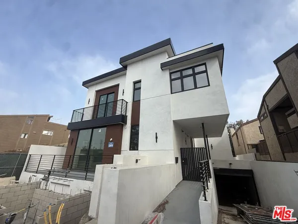 $7,250 | 3846 Bentley Avenue, Unit 3, Culver City, CA 90232