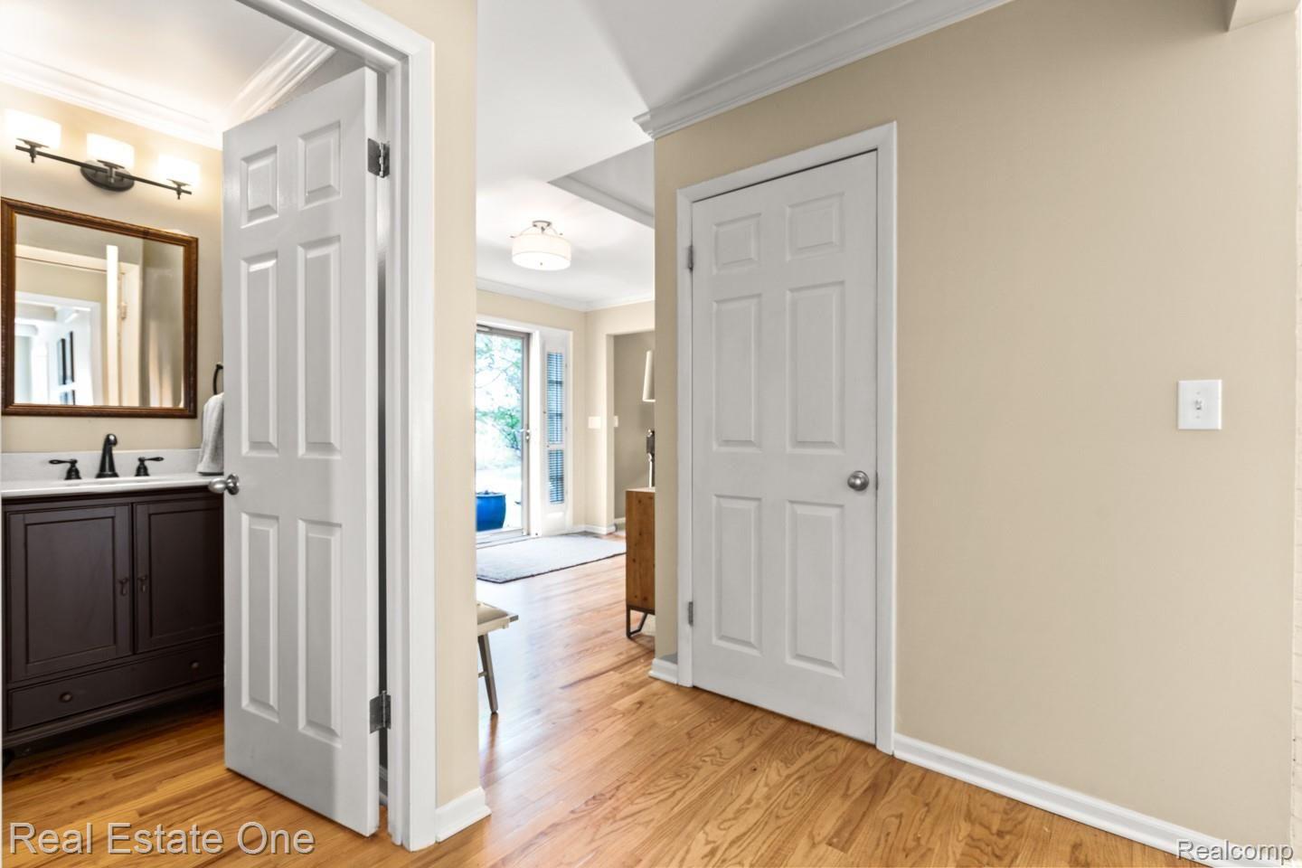 1081 Hathaway Rising Rochester, MI 48306 - Photo 9 of 43 DSC04818.jpg