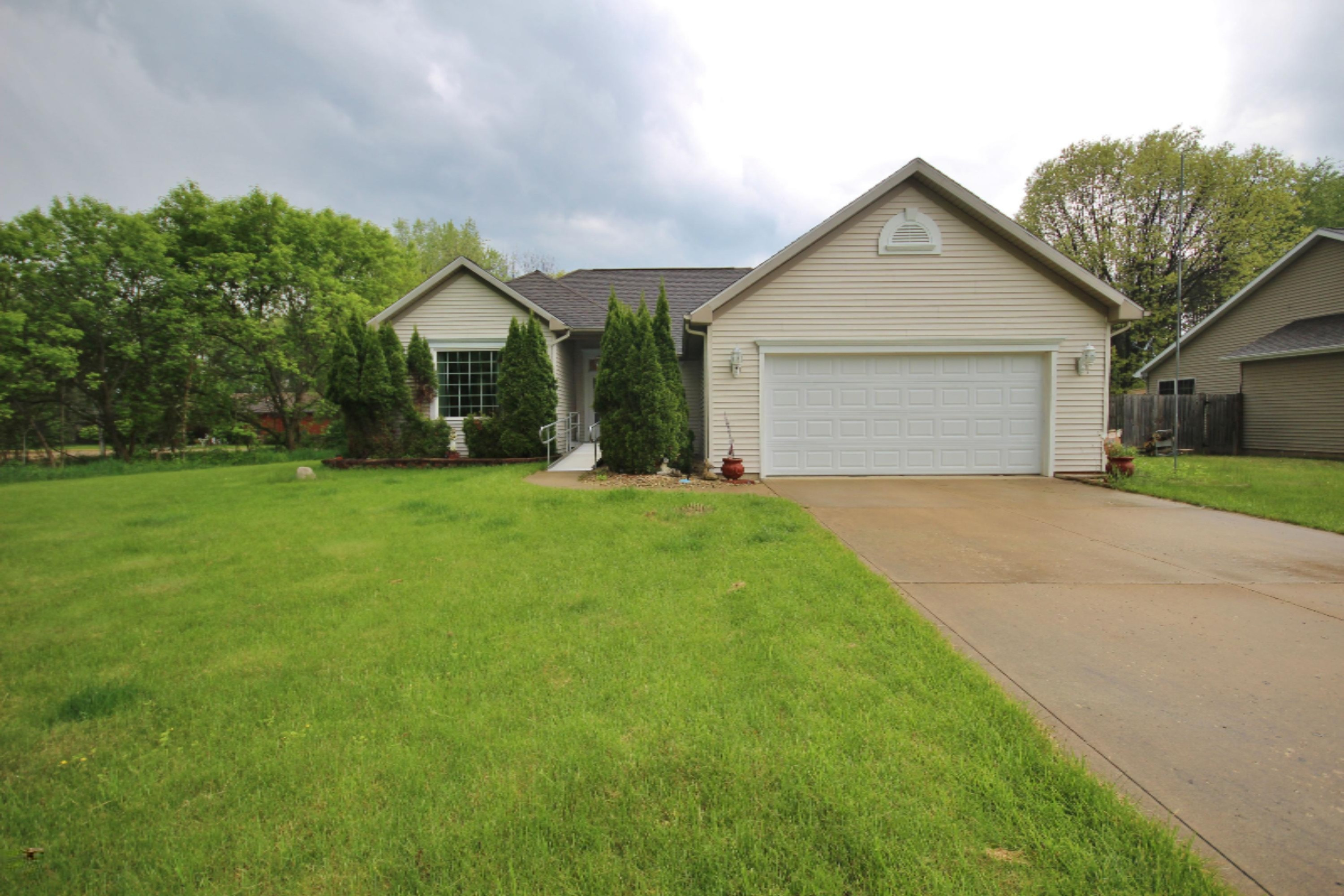 13331 Spence Road Three Rivers, MI 49093 - Photo 1 of 31 IMG_9869