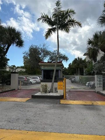 $275,000 | 6900 North Kendall Drive, Unit A102, Pinecrest, FL 33156