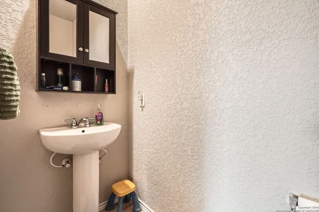 $285,000 | 13039 Heathers Sun Street, St. Hedwig, TX 78152