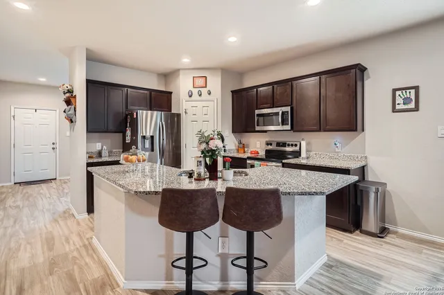 $285,000 | 13039 Heathers Sun Street, St. Hedwig, TX 78152