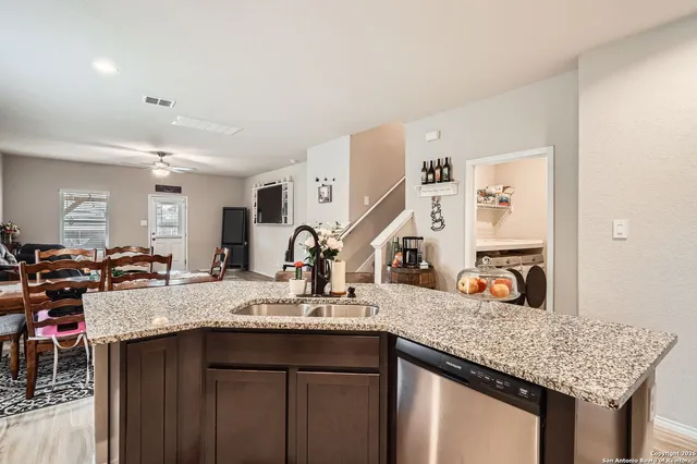 $285,000 | 13039 Heathers Sun Street, St. Hedwig, TX 78152