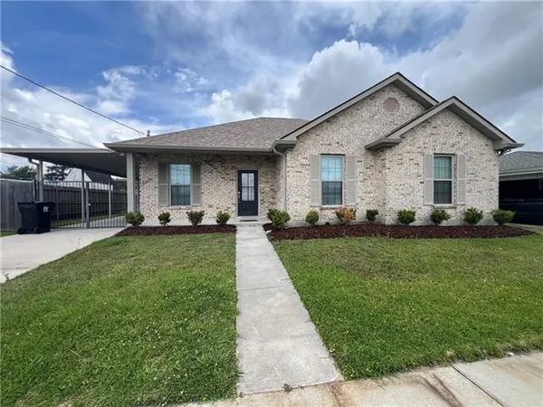 $2,400 | 2708 Volpe Drive, Chalmette, LA 70043