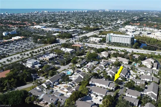 a view of back yard of the house