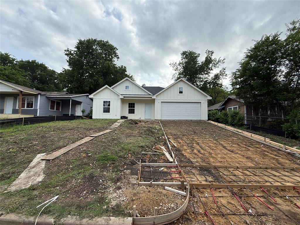 2109 Jane Street Waco, TX 76711 - Photo 2 of 4 a view of a house with a yard