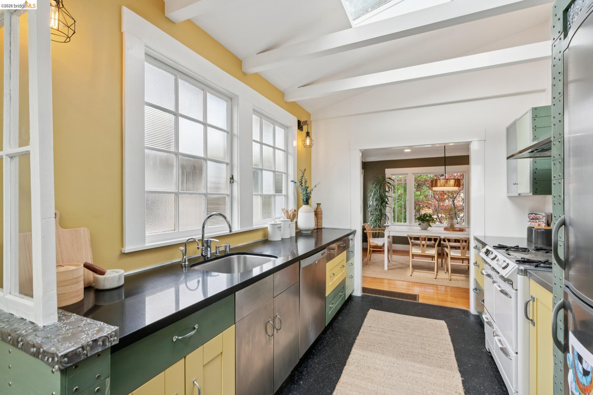 3032 Bateman Street Berkeley, CA 94705 - Photo 11 of 38 Gallery Image 11