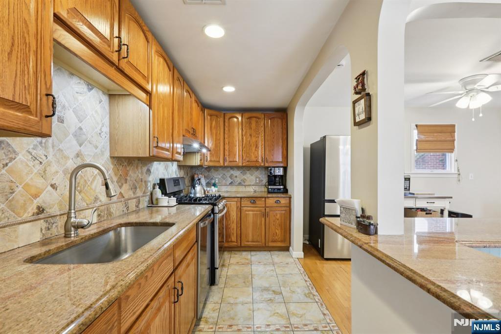 21 Rowe Street Bloomfield, NJ 07003 - Photo 17 of 39