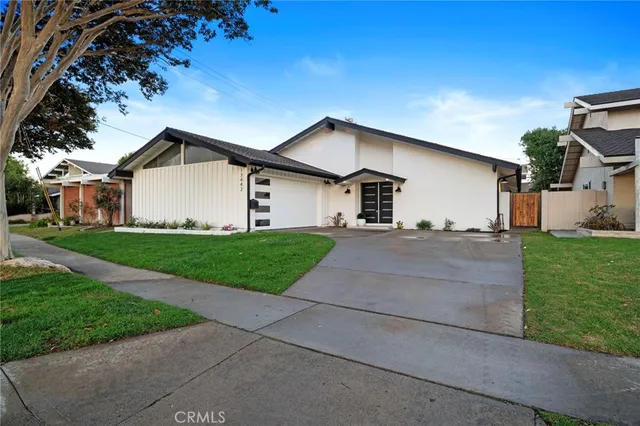 $1,955,000 | 17442 Coronado Lane, Huntington Beach, CA 92647