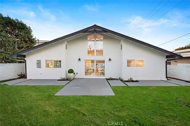 $1,955,000 | 17442 Coronado Lane, Huntington Beach, CA 92647