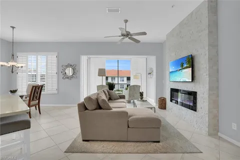 $785,000 | 916 Egrets Run, Unit 201, Naples, FL 34108