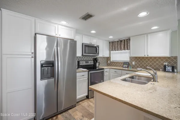 $2,900 | 4800 Ocean Beach Boulevard, Unit 215, Cocoa Beach, FL 32931