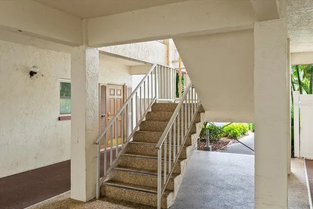 a view of a livingroom with furniture