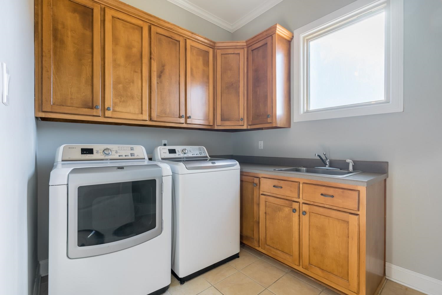 643 Hawks Peaks Road Collierville, TN 38017 - Photo 21 of 25 a utility room with dryer and washer