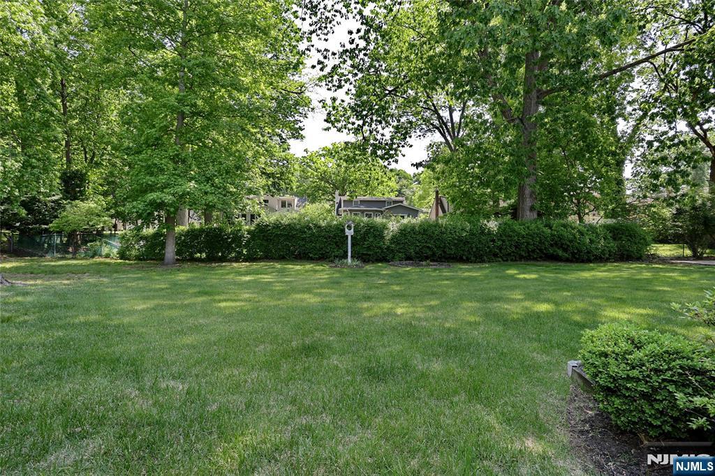 20 Dojean Court Bergenfield, NJ 07621 - Photo 42 of 50
